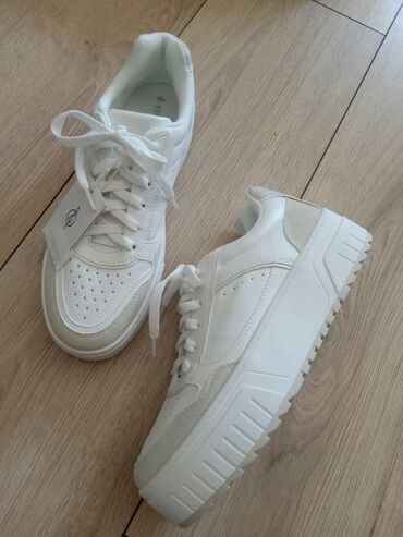 deichmann patike adidas: Stradivarius, 40, color - White