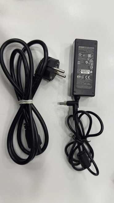 Səsgücləndiricilər, qulaqlıqlar və mikrofonlar: Hp 19.5V 2.05A orginal adapter (4.5mm*3.0mm)
Hp Monitor adapteri