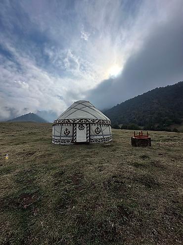 Аренда юрт: Аренда юрты, Каркас Деревянный, 75 баш, Казан, С полом, Стол — 29