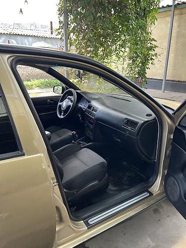 Volkswagen: Volkswagen Bora: 2003 г., 2 л, Механика, Бензин, Седан — 6