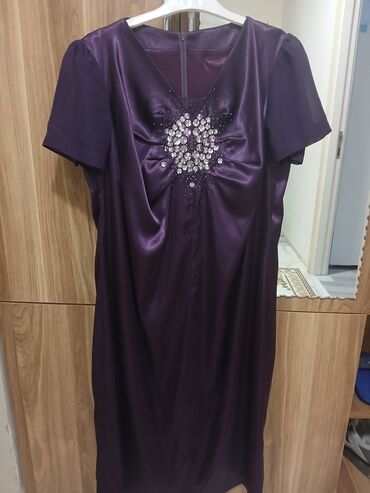 qizil tek qas uzukler ve qiymetleri: 1 dəfə geyinilib Ölçü 50. 50 manata alınıb 20 manata satılır