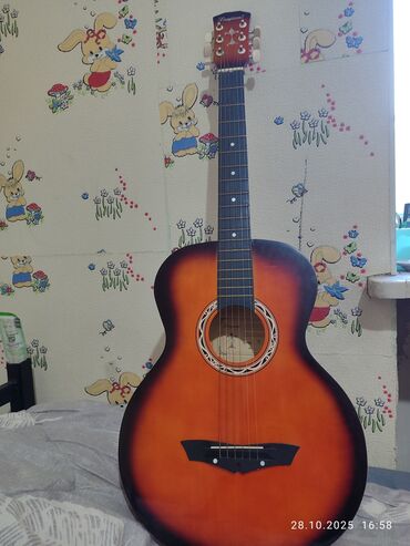 купить укулеле недорого: Продается гитара бу но в хорошем состоянии есть чехол отдам за 2000с