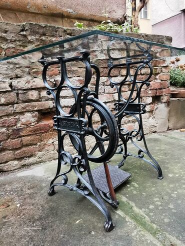 iznajmljivanje stolova i stolica: Antonović sto retro staklo novo staklo fazetirano i teško 15 kg