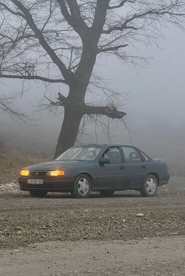 Opel: Opel Vectra: 1.8 l | 1997 il 284866 km Sedan