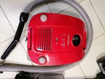 Klasični usisivači: Usisivač SAMSUNG 1600w na papirnu kesu kompletan dobar
 Mirjevo na lalafo.rs — 3 Klasični usisivači: Usisivač SAMSUNG 1600w na papirnu kesu kompletan dobar
 Mirjevo — 3