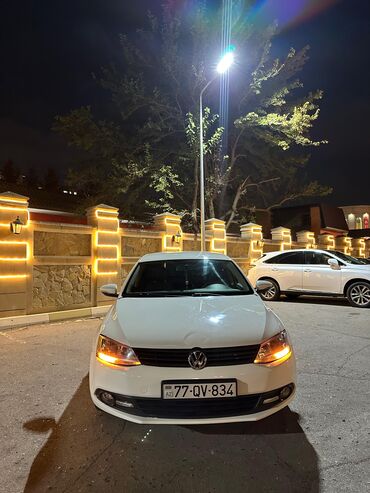 Volkswagen: Volkswagen Jetta: 0.2 l | 2012 il Sedan — 1