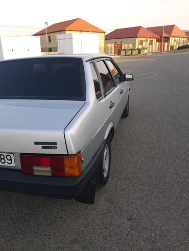 ваза напольная стеклянная высокая без узора: VAZ (LADA) 21099: 1.5 l | 2004 il 185400 km Sedan