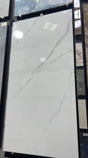 Гвозди, шурупы: Mərmər görünümlü böyük format keramika plitə - Rəng və dizayn: Ağ fon