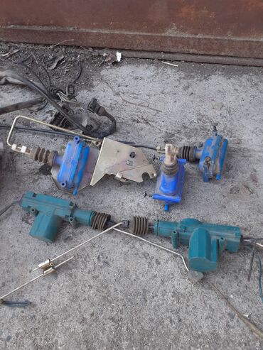 Другие детали кузова: Задний бампер джетта гольф б/у оригинал ушки целые 1000с, задний — 10