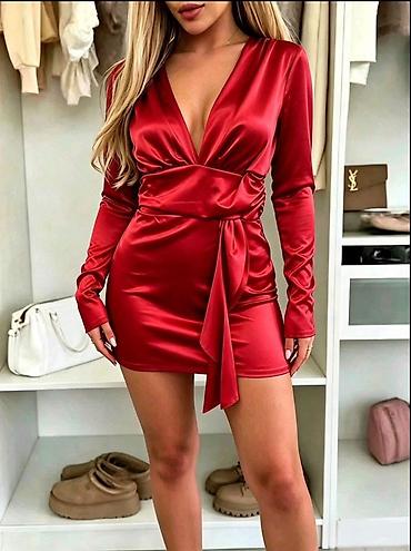 fo: Saten mini haljina s dugim rukavima i preklopom Haljina: 2600 dinara — 3
