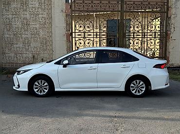geeli coolray: Toyota Corolla: 2021 г., 1.8 л, Вариатор, Гибрид, Седан — 4