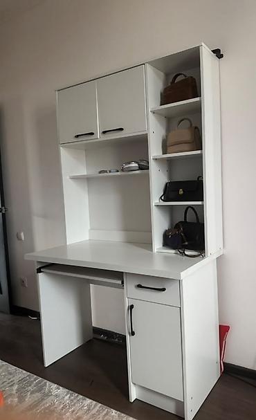 study table: Компьютерный стол с надстройкой и множеством систем хранения — 1