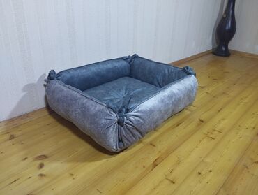 pisiyler: Itlər və pişiklər üçün divan parçasından sindifon yataq. ölçüsü