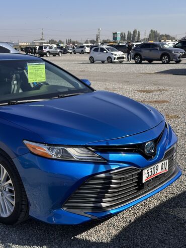 срочно продам авто в связи с переездом: Toyota Camry: 2018 г., 2.5 л, Вариатор, Гибрид, Седан
