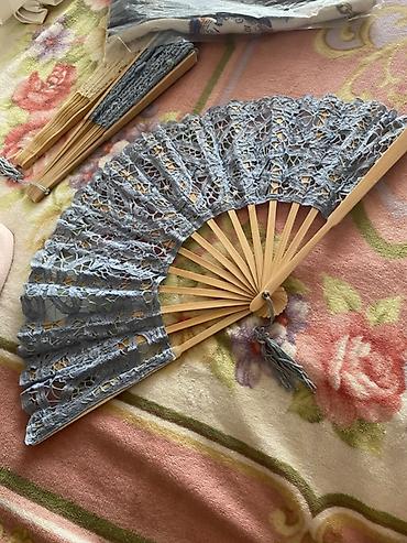 Свадебные платья и аксессуары: Dantelli əl yelpiri - Material: Təbii taxta çubuqlar, incə boz rəngli — 1