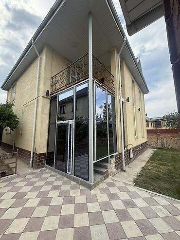 су дача: Двухэтажный загородный дом с придомовой территорией и остеклённой — 1