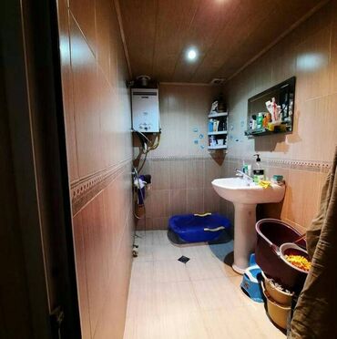 Uzunmüddətli kirayə mənzillər: Suraxanı rayonu yeni Günəşli qəsəbəsində (Massiv AB massivində),köhnə — 7