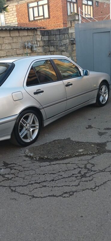 çeşka disk: İşlənmiş Disk təkər Mercedes-Benz 245 / 40 / R 17, 5 Boltlu