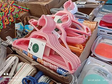 вешалки для одежды: Müxtəlif modellərdə asılqanlar - Materiallar: metal, plastik və ağac — 5