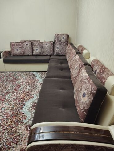 Другие мебельные гарнитуры: Угловой диван б/у,состояние среднее,при покупке ковер 5*3 в подарок