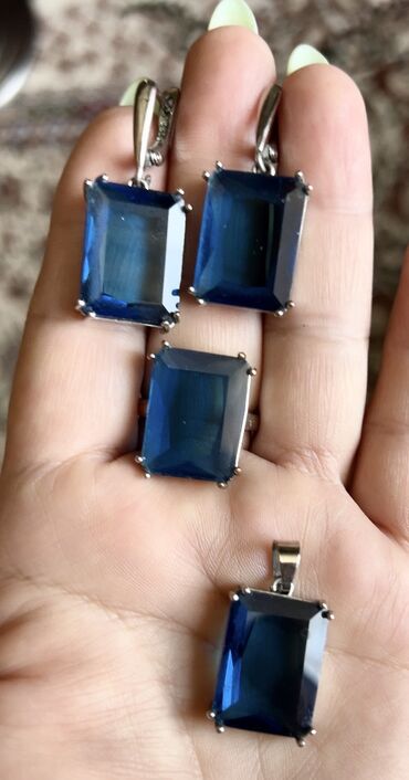 Наборы украшений: Г. Ош. Бижутерия. Серьги, кольцо и кулон. Серебристого цвета. Камень — 2