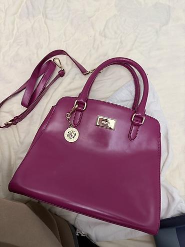 доставка сумка: Сумка DKNY (Donna Karan New York), модель с жесткой формой и глянцевой — 2