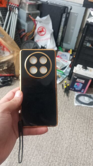 Kabrolar: Telefon modelləri üçün qızılı çexollar satılır.honor x8b x9c iPhone 13 — 6