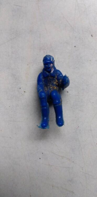 Igračke: Vozaci motora i sl,guma plastika.Velicina:6-4,7-4,7-4,1-3,3 cm.,cena na lalafo.rs — 9 Igračke: Vozaci motora i sl,guma plastika.Velicina:6-4,7-4,7-4,1-3,3 cm.,cena — 9