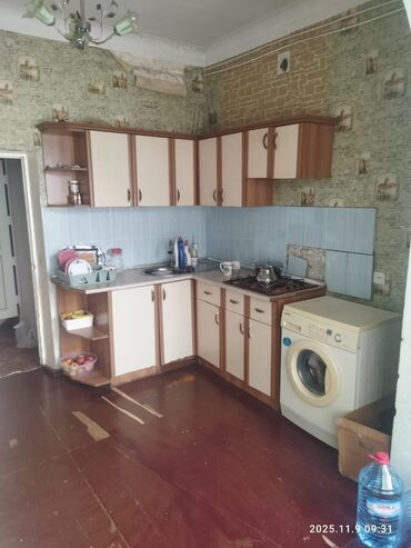 Uzunmüddətli kirayə mənzillər: Mənzil – Suvəlanda, 3 mərtəbəli evin 3 cü mərtəbəsində. 2 otaqlı — 6