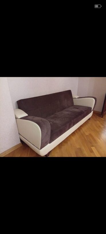 Divanlar: Divan satilir. *Qiymeti 120 Azn.* Unvan Gencler parkina yaxin. Gence