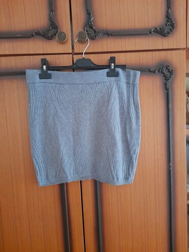 zenska suknja odebljeg materijala jako: XL (EU 42), Mini, bоја - Siva