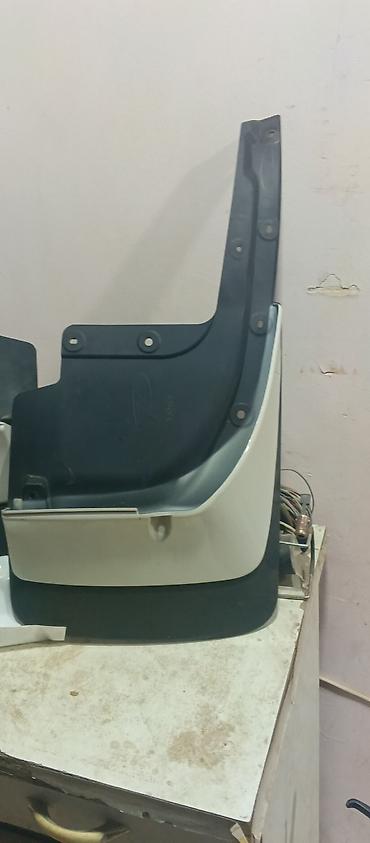 prado buferi: Toyota Land Cruiser LC200 Brizqovik. Ağ mirvari rəng. İstifadə — 2
