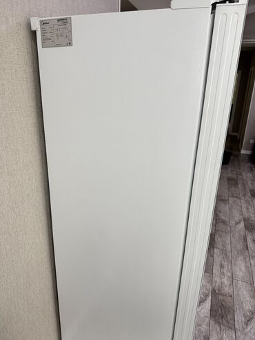 Холодильники: Холодильник Midea, Б/у, Двухкамерный, No frost, 90 * 190 * — 8