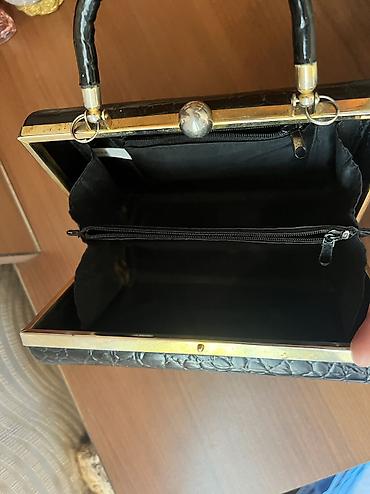Çantalar: Çanta 15 manat. hundurluyu 15 sm. eni 20 sm. deffekti yoxdur — 2