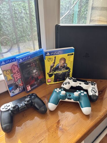 sony playstation 4 pro бишкек: Ps 4 slim 500 gb В комплекте 3 геймпада 3 диска и + игры на аккаунте