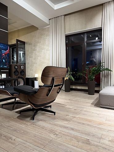 Реклайнеры: Новое дизайнерское Кресло-реклайнер в стиле Eames Lounge с пуфом — 4
