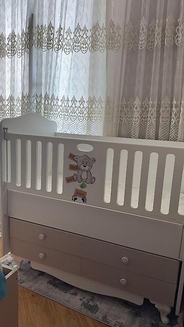 Oğlan və qız üçün, İşlənmiş, Dördbucaq, Beşik, Dəstsiz, Matras ilə, Yellənmə mexanizmi ilə lalafo.az -da Oğlan və qız üçün, İşlənmiş, Dördbucaq, Beşik, Dəstsiz, Matras ilə, Yellənmə mexanizmi ilə