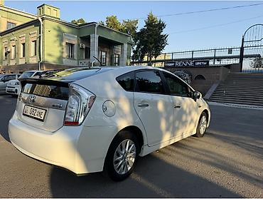 машина инамарка: Toyota Prius: 2014 г., Гибрид, Лифтбек — 4