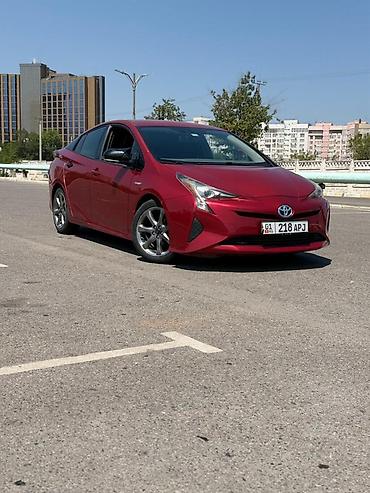 газ 4 поколения: Toyota Prius: 2016 г., 1.8 л, Вариатор, Гибрид, Хэтчбэк — 2
