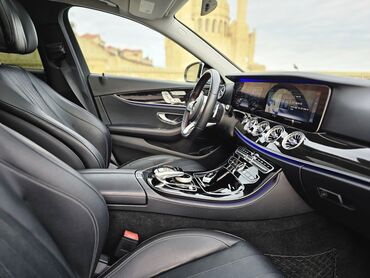 Mercedes-Benz: Mercedes-Benz E-Class: 2 l | 2020 il Sedan