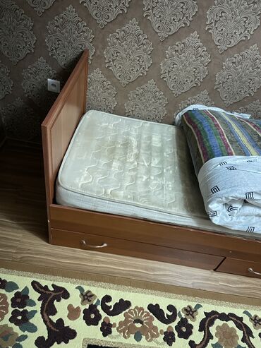 надувной матрас: Односпальная Кровать, Б/у