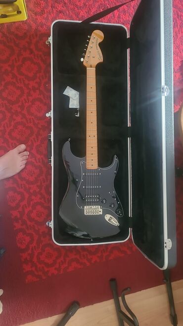электрогитара для начинающих: Электрогитара Squier Classic Vibe '70s Stratocaster HSS MN Black