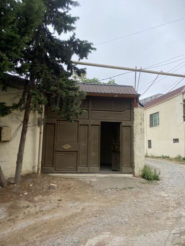 Anbar və emalatxanalar: 8Noyabr prospektində, Əbilov adlanan küçədə belə bir səliqəli həyət — 1