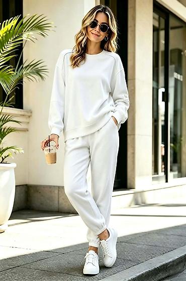 Sweatsuit Sets: Plišane trenerke
Cena 3700
Vel uni
V30 — 1
