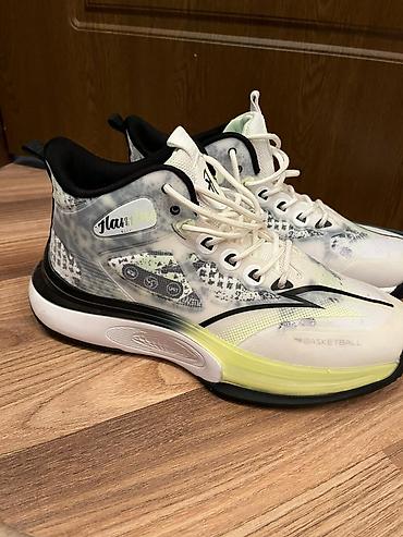 Мужская обувь: Basketbol ayaqqabısı – Model 7110 - Ölçü: EUR 44 (US 9.5, UK 8.5, CHN — 1