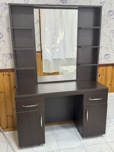 Мебель: Новый, С зеркалом