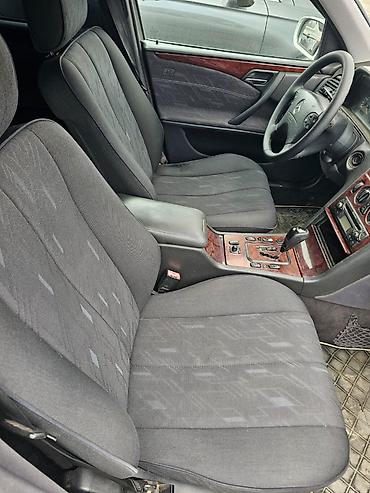 bmw 320 1996: Mercedes-Benz E 220: 2.2 l | 2001 il Sedan — 10