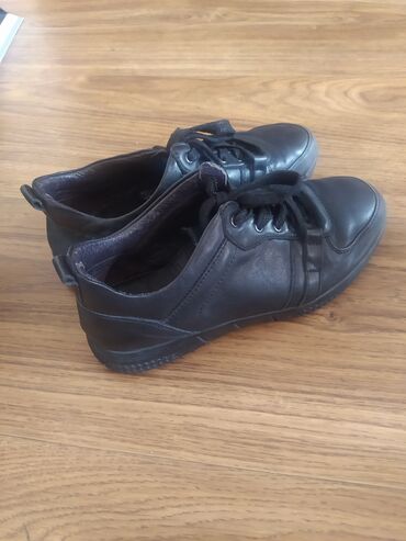 туфли для мальчиков: Обувь для мальчика кожанная очень мягкая в отличном состоянии размер