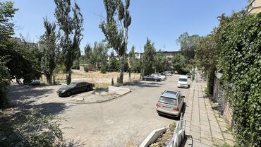 срочно продаётся 1 комнатная квартира в районе ошского рынка по улице кенсуйская: 2 бөлмө, 46 кв. м, Жеке план, 5 кабат, Эски ремонт