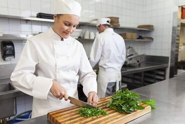 требует повар: Требуется Повар : Горячий цех, Европейская кухня, 3-5 лет опыта